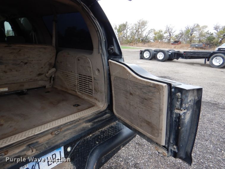 image for item DN5339 2004 Ford Excusrion  SUV