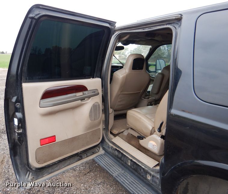 image for item DN5339 2004 Ford Excusrion  SUV