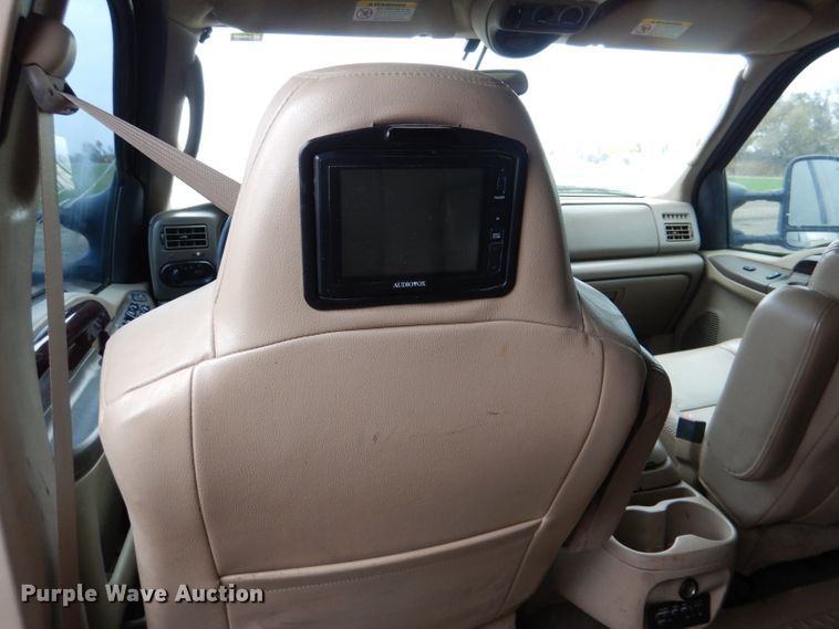 image for item DN5339 2004 Ford Excusrion  SUV