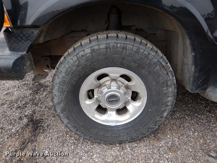 image for item DN5339 2004 Ford Excusrion  SUV