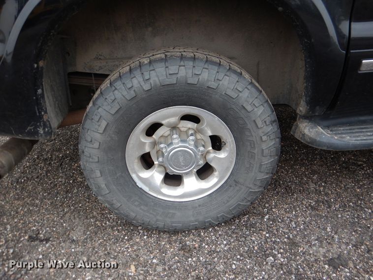 image for item DN5339 2004 Ford Excusrion  SUV