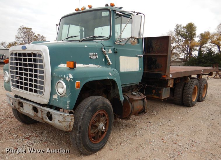 image for item DN5348 1985 Ford LNT8000  dump flatbed truck