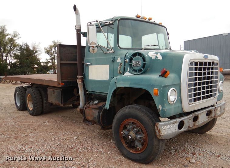 image for item DN5348 1985 Ford LNT8000  dump flatbed truck