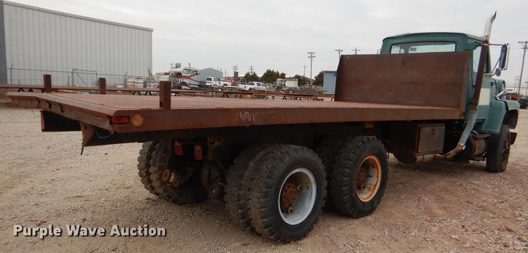 image for item DN5348 1985 Ford LNT8000  dump flatbed truck