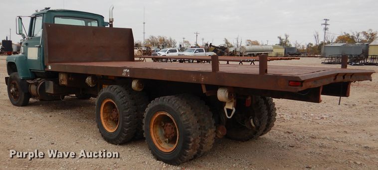 image for item DN5348 1985 Ford LNT8000  dump flatbed truck