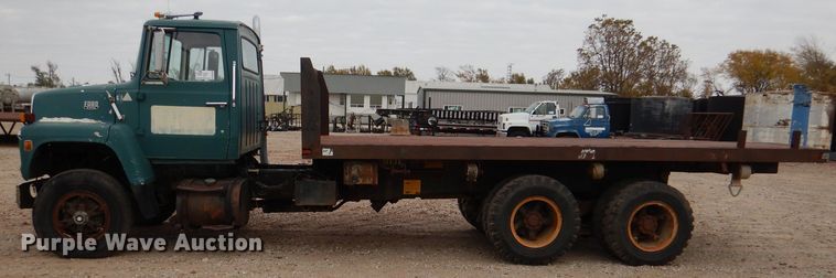 image for item DN5348 1985 Ford LNT8000  dump flatbed truck