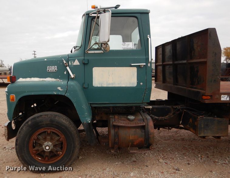 image for item DN5348 1985 Ford LNT8000  dump flatbed truck