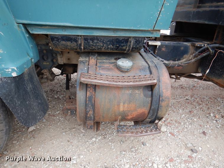 image for item DN5348 1985 Ford LNT8000  dump flatbed truck