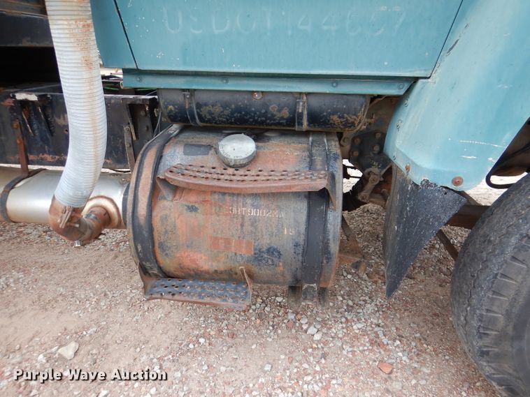 image for item DN5348 1985 Ford LNT8000  dump flatbed truck