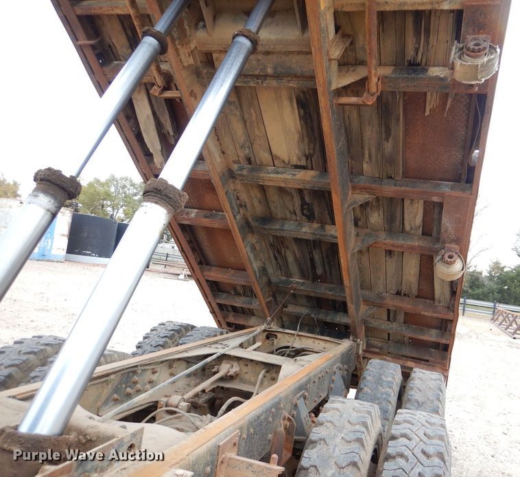 image for item DN5348 1985 Ford LNT8000  dump flatbed truck