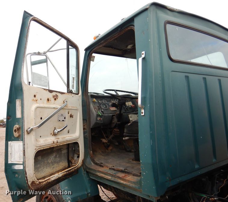 image for item DN5348 1985 Ford LNT8000  dump flatbed truck