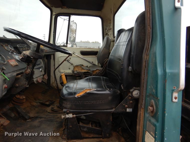 image for item DN5348 1985 Ford LNT8000  dump flatbed truck