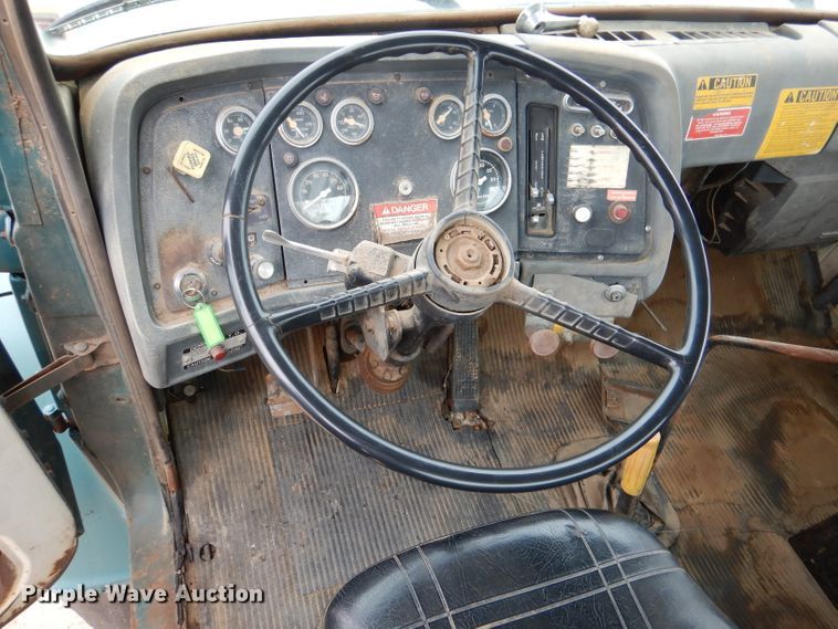 image for item DN5348 1985 Ford LNT8000  dump flatbed truck