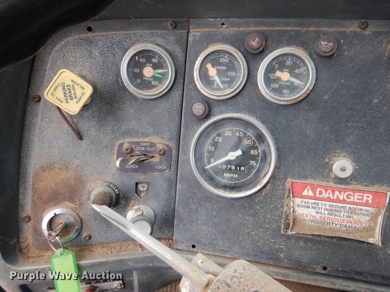 image for item DN5348 1985 Ford LNT8000  dump flatbed truck