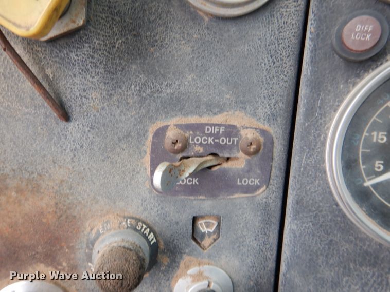 image for item DN5348 1985 Ford LNT8000  dump flatbed truck