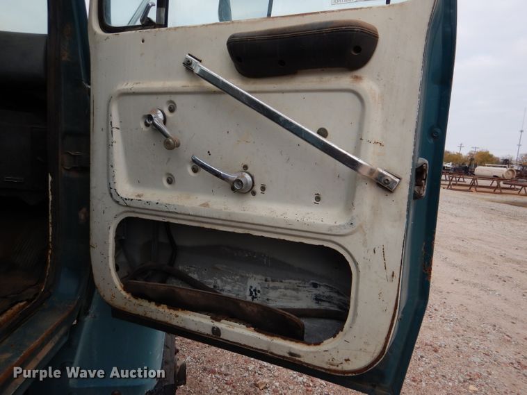 image for item DN5348 1985 Ford LNT8000  dump flatbed truck