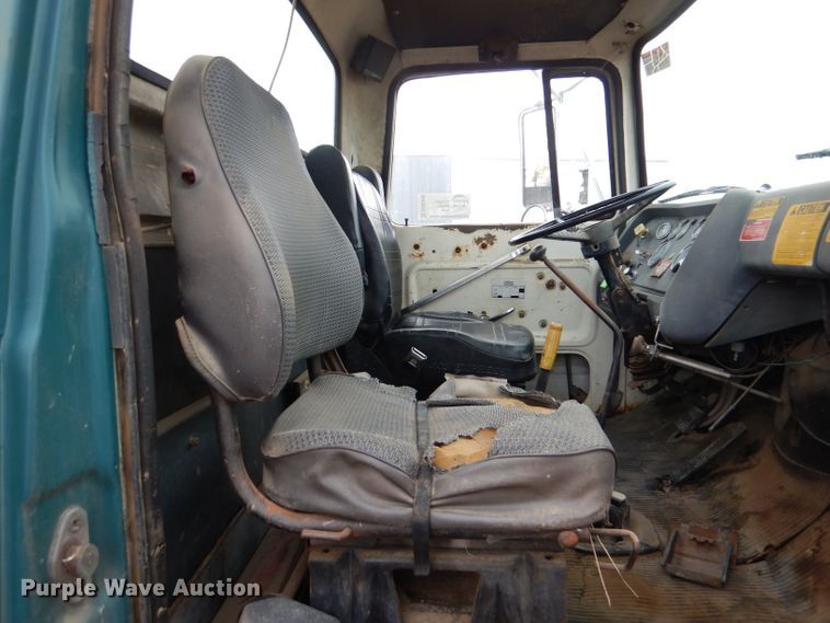 image for item DN5348 1985 Ford LNT8000  dump flatbed truck