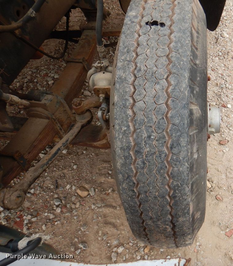 image for item DN5348 1985 Ford LNT8000  dump flatbed truck