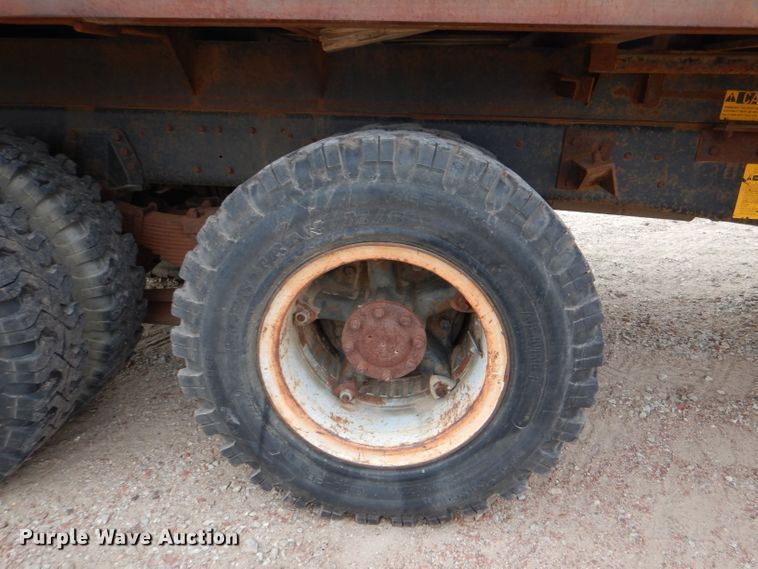 image for item DN5348 1985 Ford LNT8000  dump flatbed truck