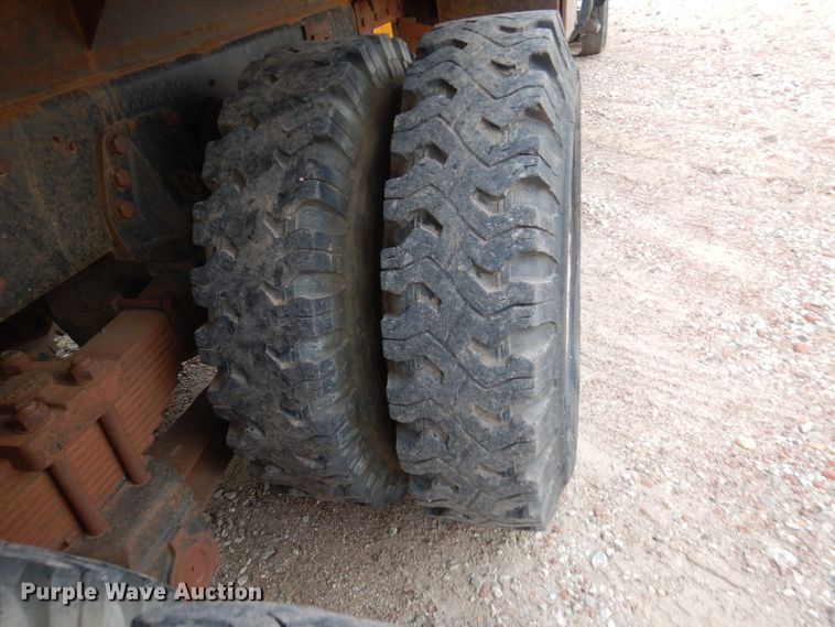 image for item DN5348 1985 Ford LNT8000  dump flatbed truck