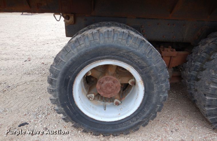 image for item DN5348 1985 Ford LNT8000  dump flatbed truck