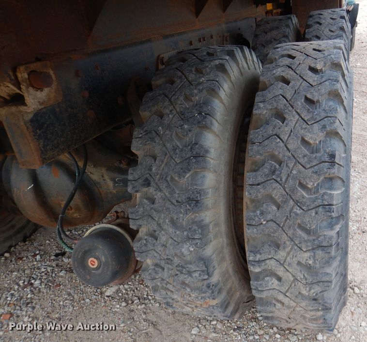 image for item DN5348 1985 Ford LNT8000  dump flatbed truck