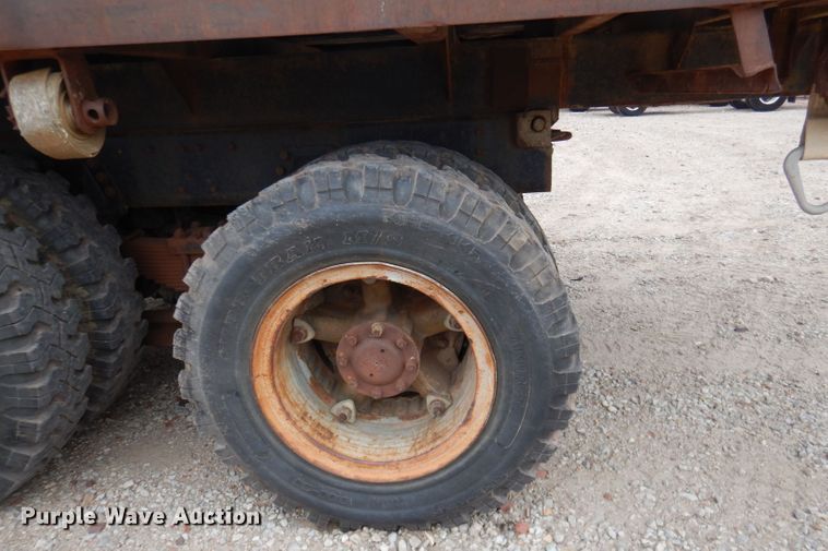 image for item DN5348 1985 Ford LNT8000  dump flatbed truck