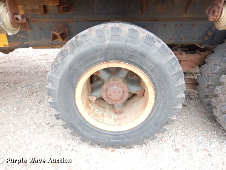 image for item DN5348 1985 Ford LNT8000  dump flatbed truck