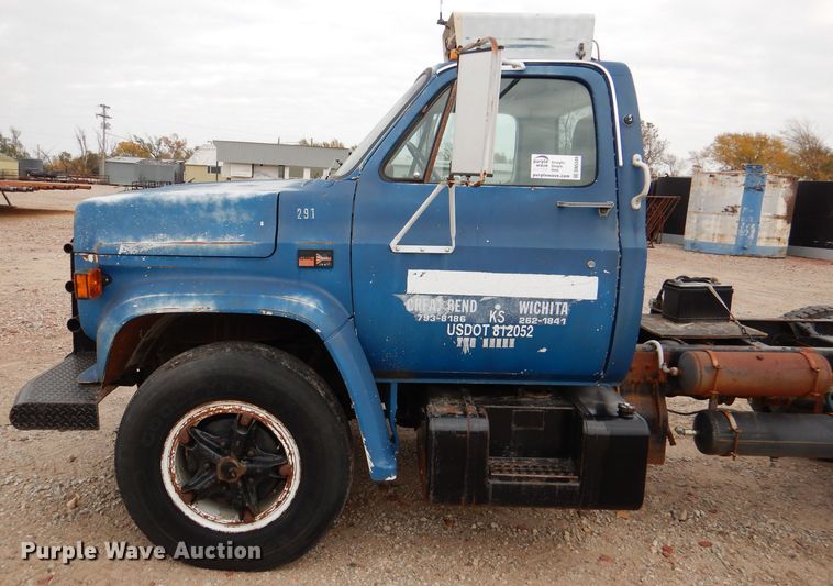 image for item DN5349 1980 GMC  truck cab and chassis