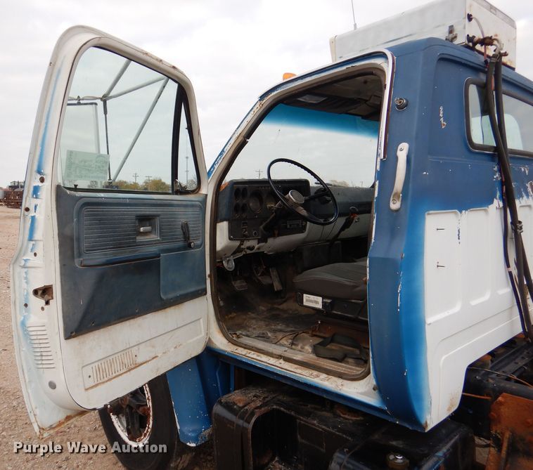 image for item DN5349 1980 GMC  truck cab and chassis