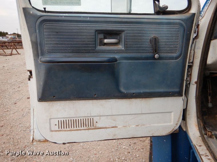 image for item DN5349 1980 GMC  truck cab and chassis