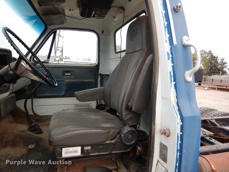 image for item DN5349 1980 GMC  truck cab and chassis