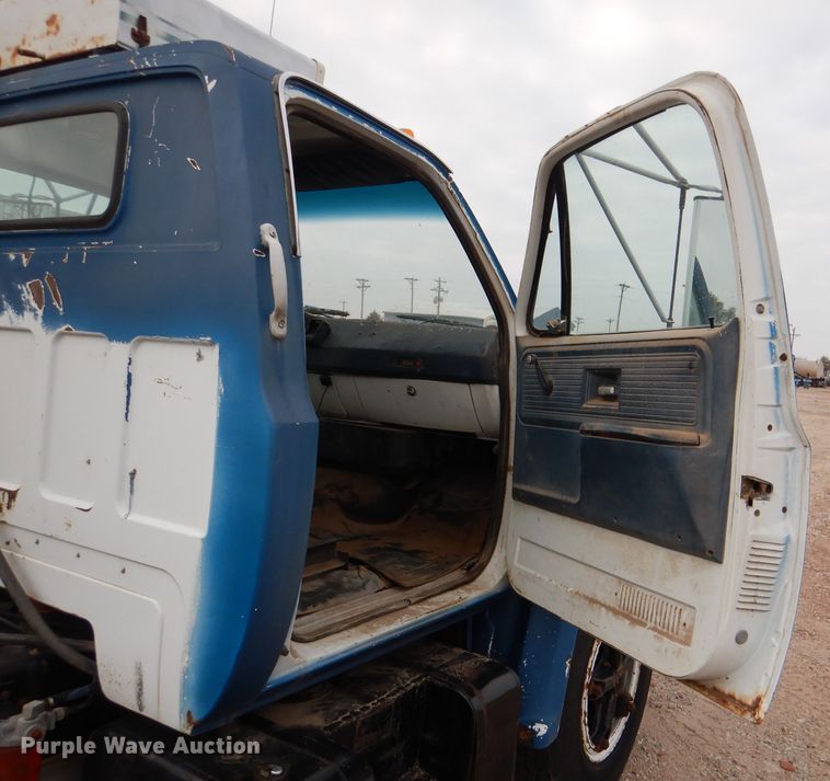 image for item DN5349 1980 GMC  truck cab and chassis