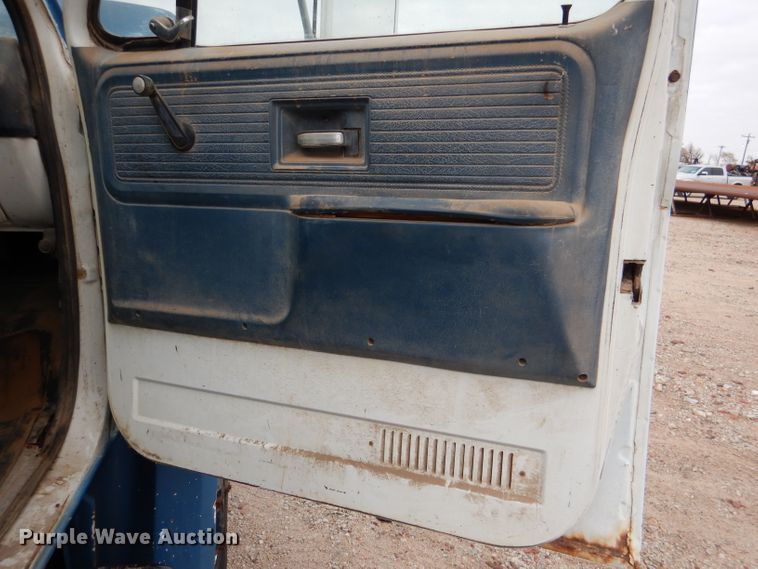 image for item DN5349 1980 GMC  truck cab and chassis