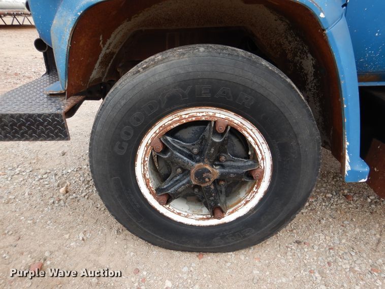 image for item DN5349 1980 GMC  truck cab and chassis