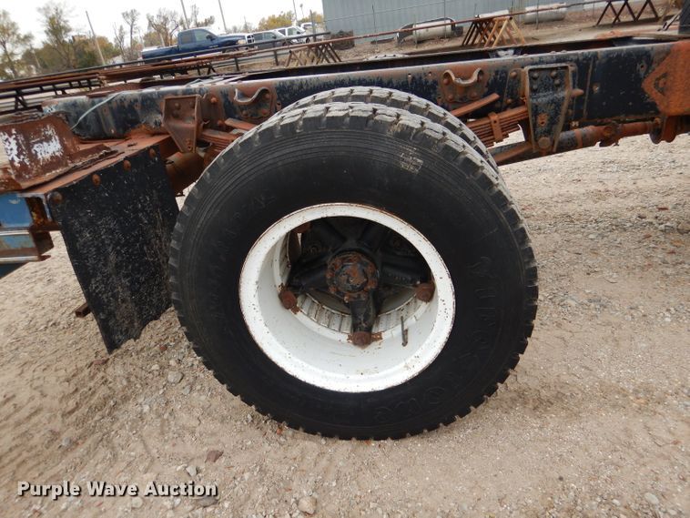 image for item DN5349 1980 GMC  truck cab and chassis