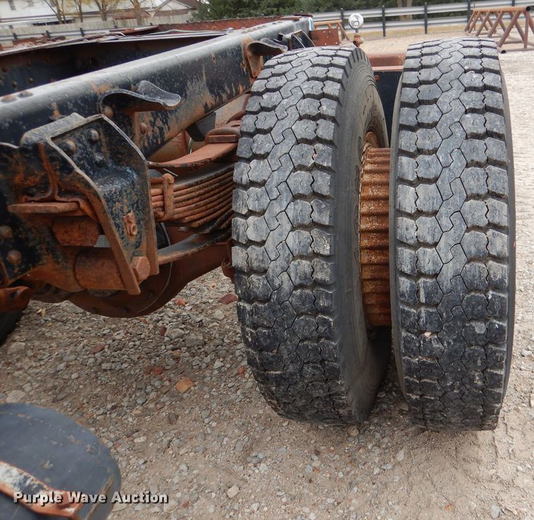 image for item DN5349 1980 GMC  truck cab and chassis