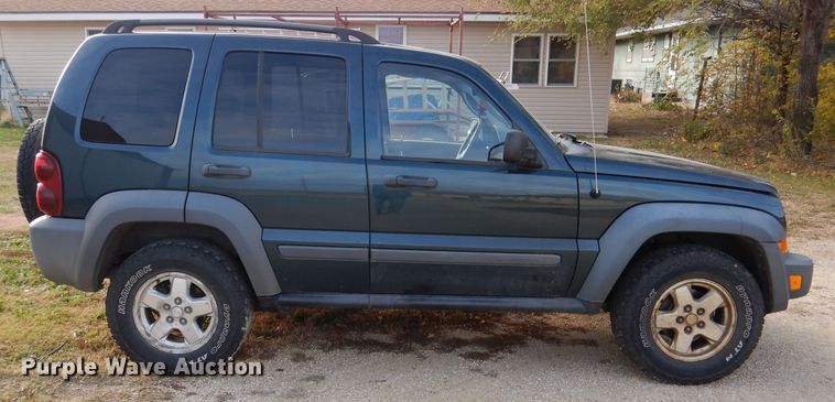 image for item DN5357 2005 Jeep Liberty  SUV