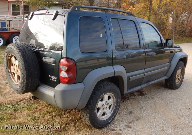 image for item DN5357 2005 Jeep Liberty  SUV