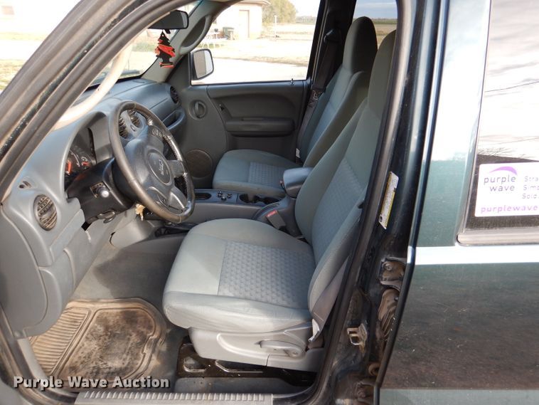 image for item DN5357 2005 Jeep Liberty  SUV