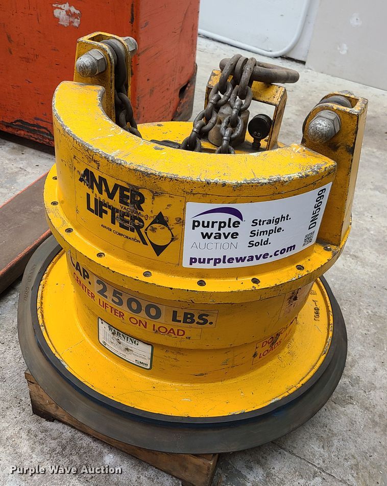 image for item DN5699 (2) vacuum lifts