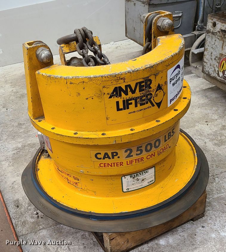 image for item DN5699 (2) vacuum lifts