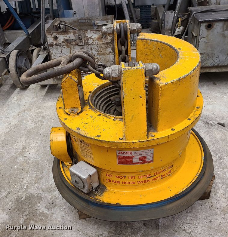 image for item DN5699 (2) vacuum lifts