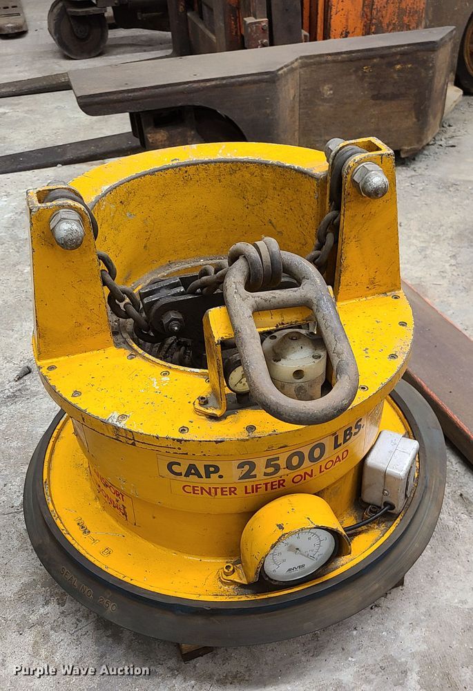 image for item DN5699 (2) vacuum lifts