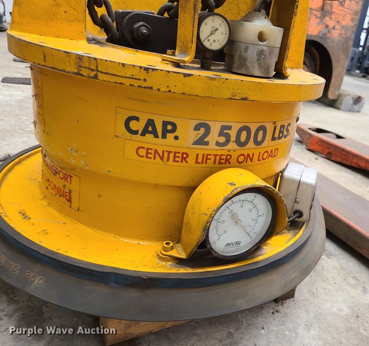 image for item DN5699 (2) vacuum lifts