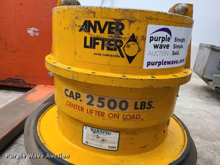 image for item DN5699 (2) vacuum lifts