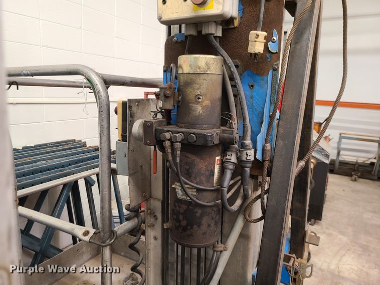 image for item DN5700 (2) vertical lifts