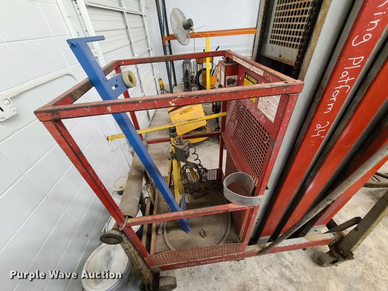 image for item DN5700 (2) vertical lifts