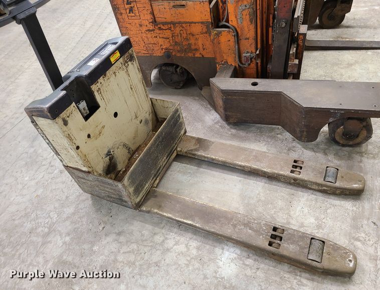 image for item DN5701 (3)  pallet jacks