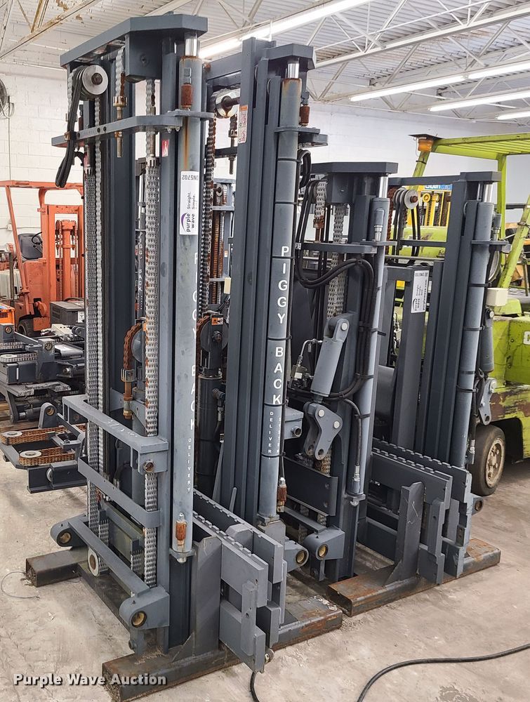 image for item DN5702 (2) forklift masts